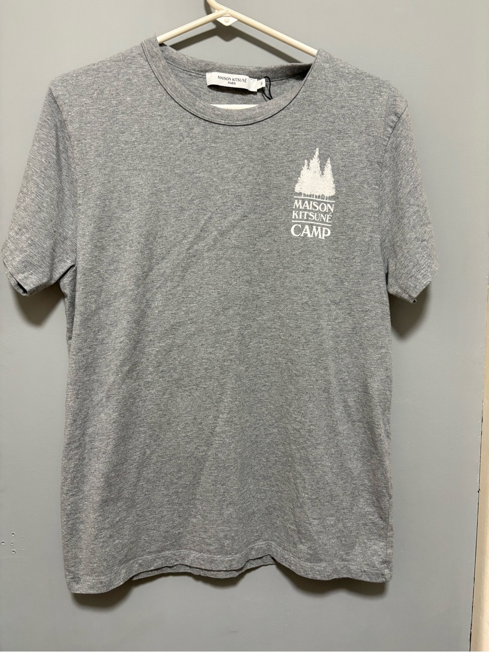Maison Kitsuné Camp Classic T-Shirt in grey melange, size XL.
 Short-Sleeve Tee